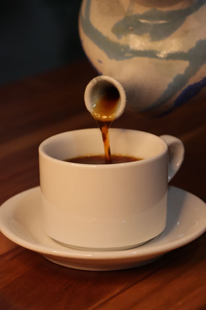 Café servido en taza